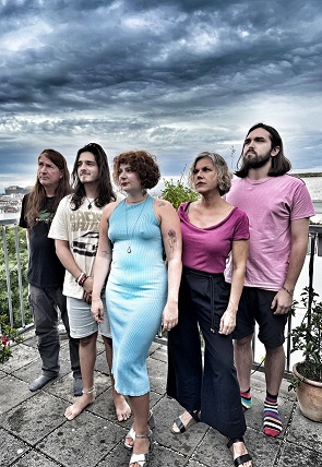 in die Zukunft schauend